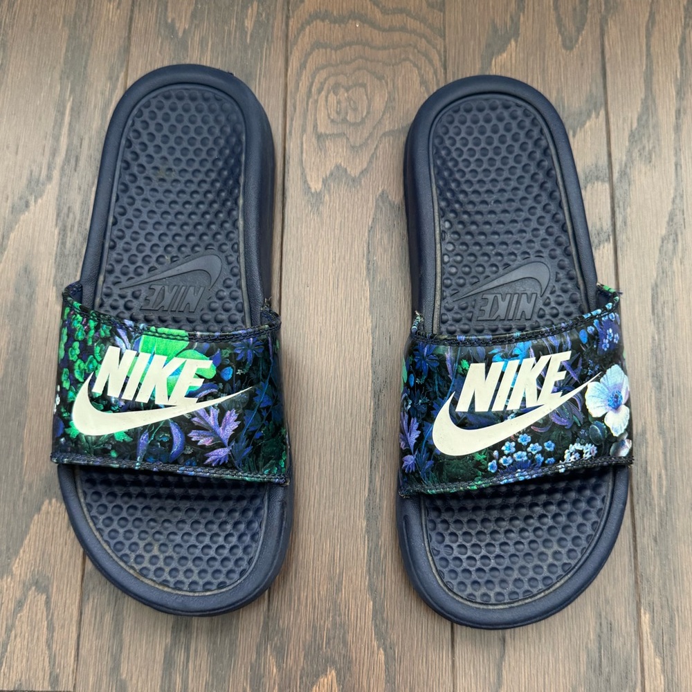 Nike Women’s Benassi JDI Slide in Blue Floral - SZ 7